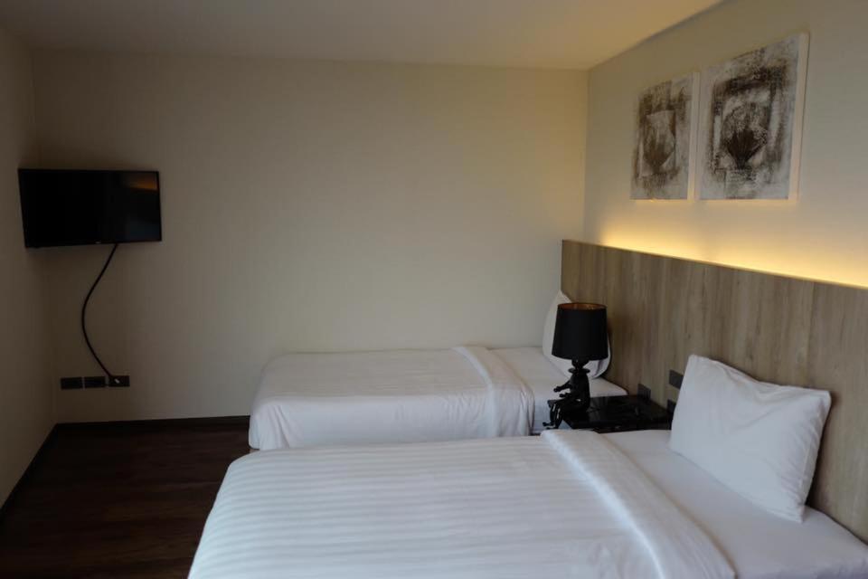 The 28Th Hotel Kancsanaburi Kültér fotó
